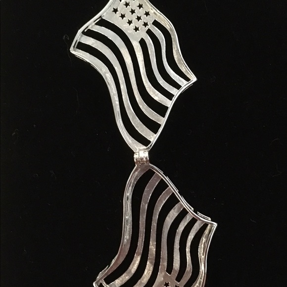 Flag pendant w/ pearls - Picture 6 of 7